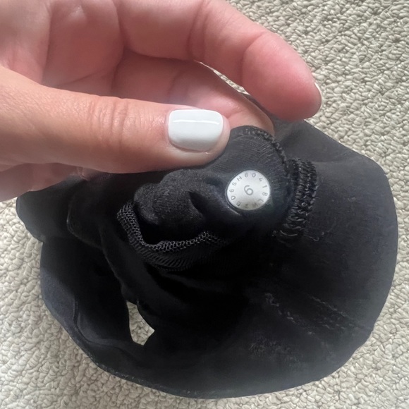 Lululemon Black Faux Leather Energy Sports Bra Sz 6 Luminosity Foil Print Black - Picture 2 of 3